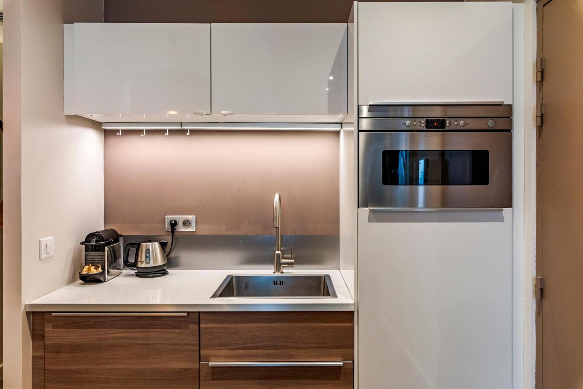 Luxury Family 2Br - Prime Location, Walk To Beach & Shopping, Sunny Balcony - Totolulu Cannes Hoche エクステリア 写真