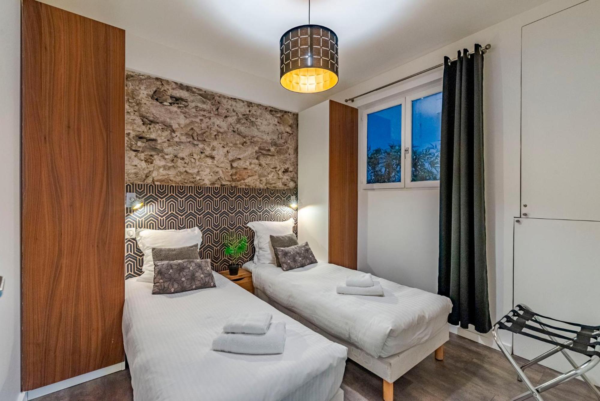 Luxury Family 2Br - Prime Location, Walk To Beach & Shopping, Sunny Balcony - Totolulu Cannes Hoche エクステリア 写真