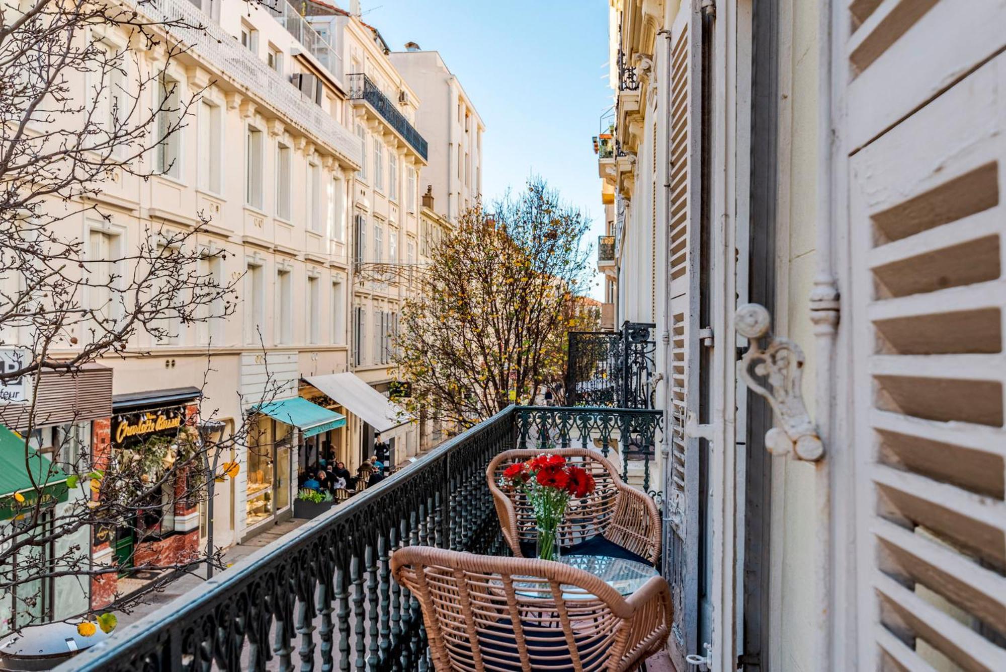 Luxury Family 2Br - Prime Location, Walk To Beach & Shopping, Sunny Balcony - Totolulu Cannes Hoche エクステリア 写真