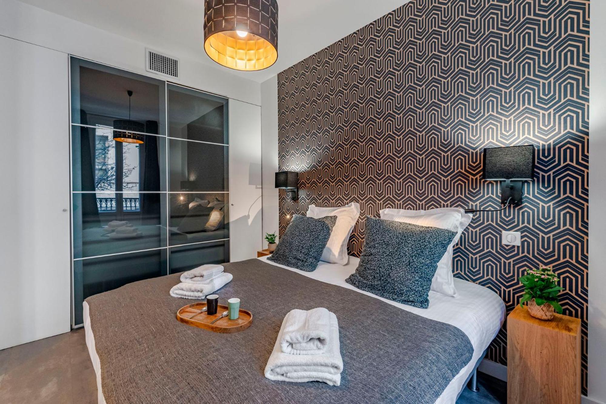 Luxury Family 2Br - Prime Location, Walk To Beach & Shopping, Sunny Balcony - Totolulu Cannes Hoche エクステリア 写真