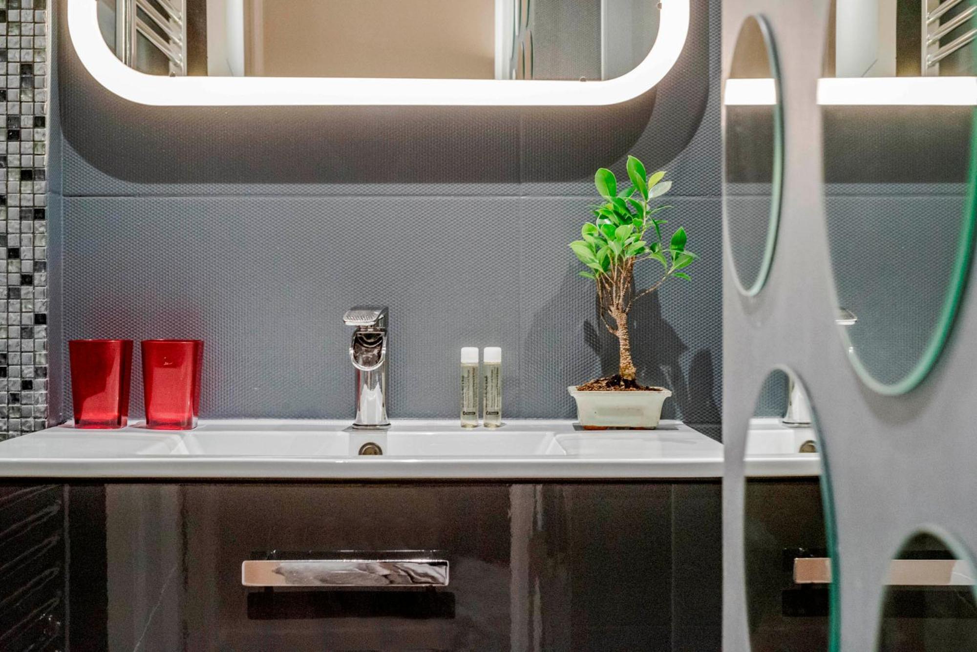 Luxury Family 2Br - Prime Location, Walk To Beach & Shopping, Sunny Balcony - Totolulu Cannes Hoche エクステリア 写真