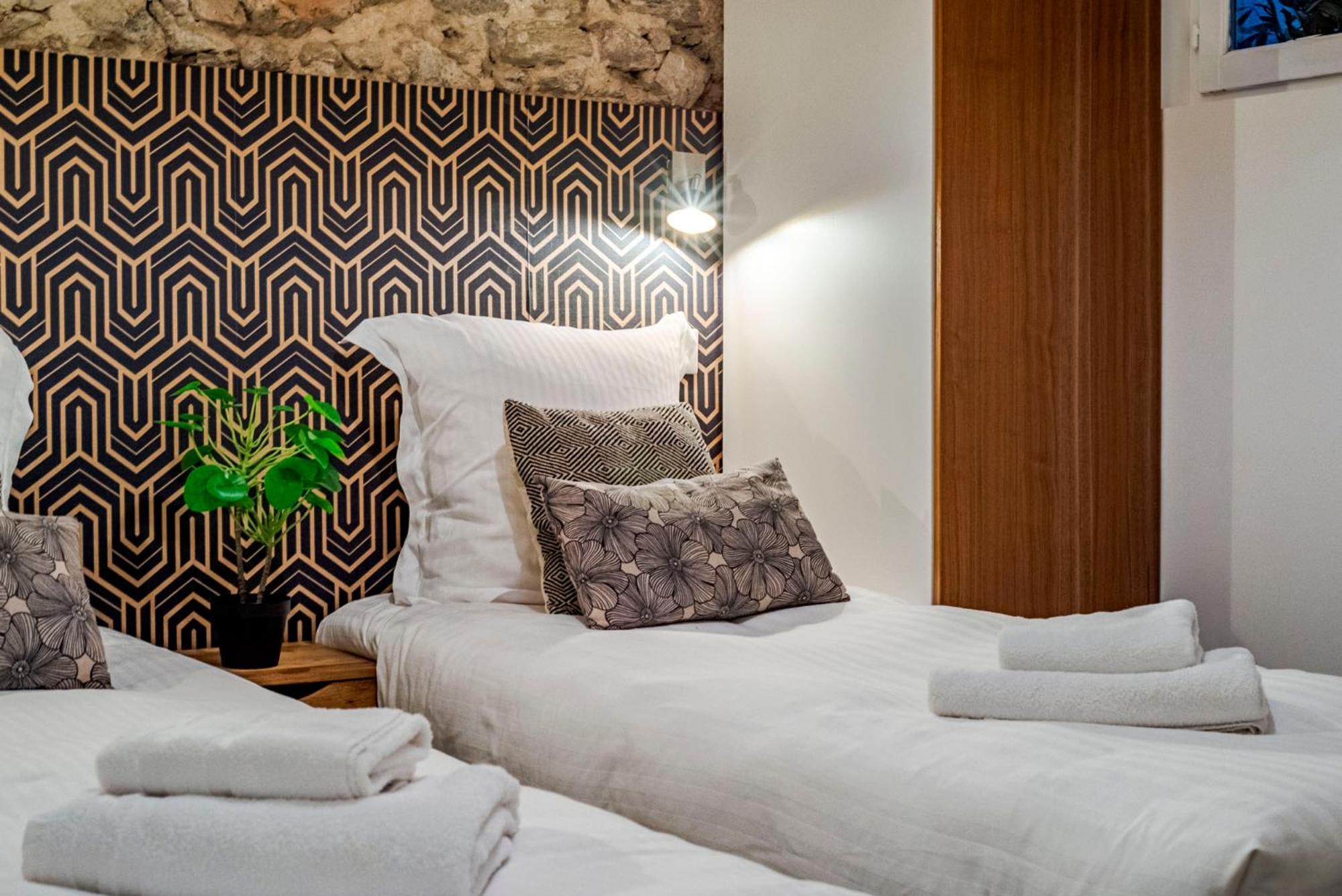 Luxury Family 2Br - Prime Location, Walk To Beach & Shopping, Sunny Balcony - Totolulu Cannes Hoche エクステリア 写真