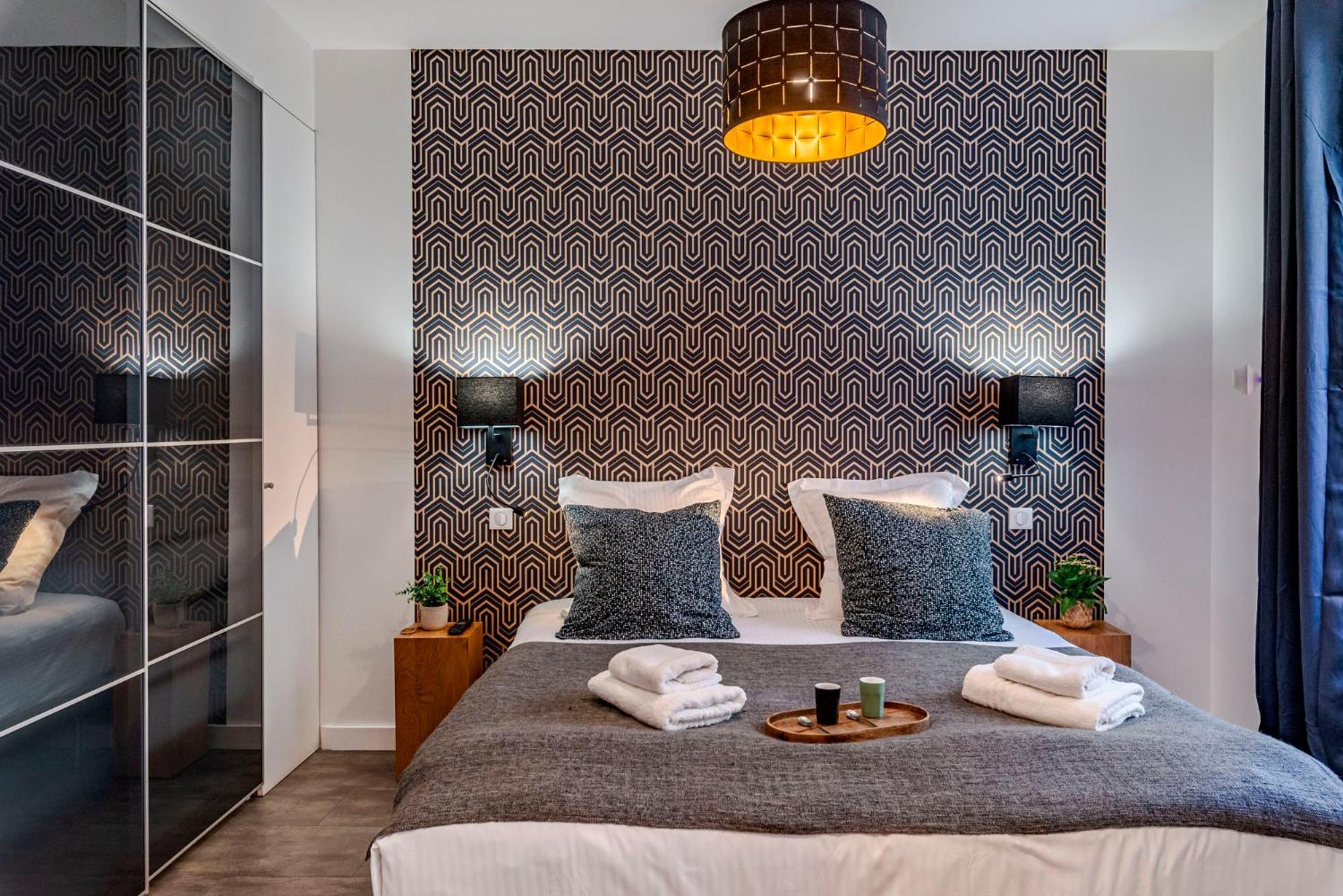 Luxury Family 2Br - Prime Location, Walk To Beach & Shopping, Sunny Balcony - Totolulu Cannes Hoche エクステリア 写真